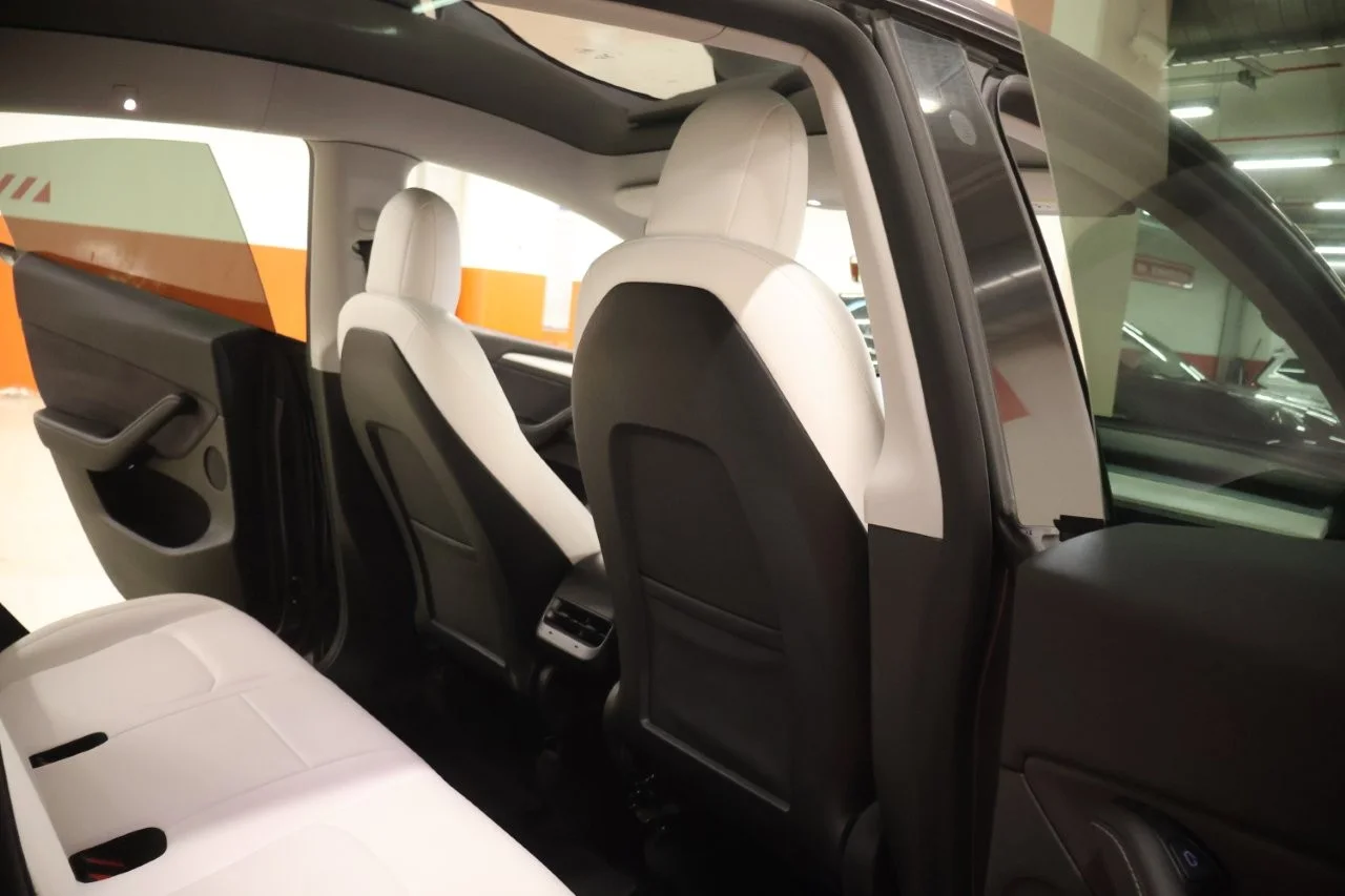 Tesla Model Y - View model 40