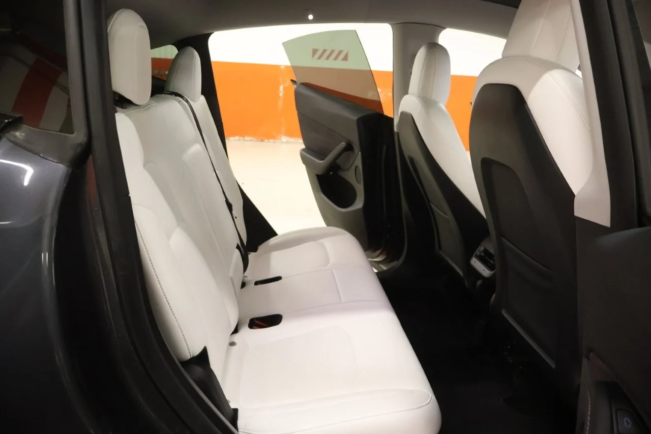 Tesla Model Y - View model 41