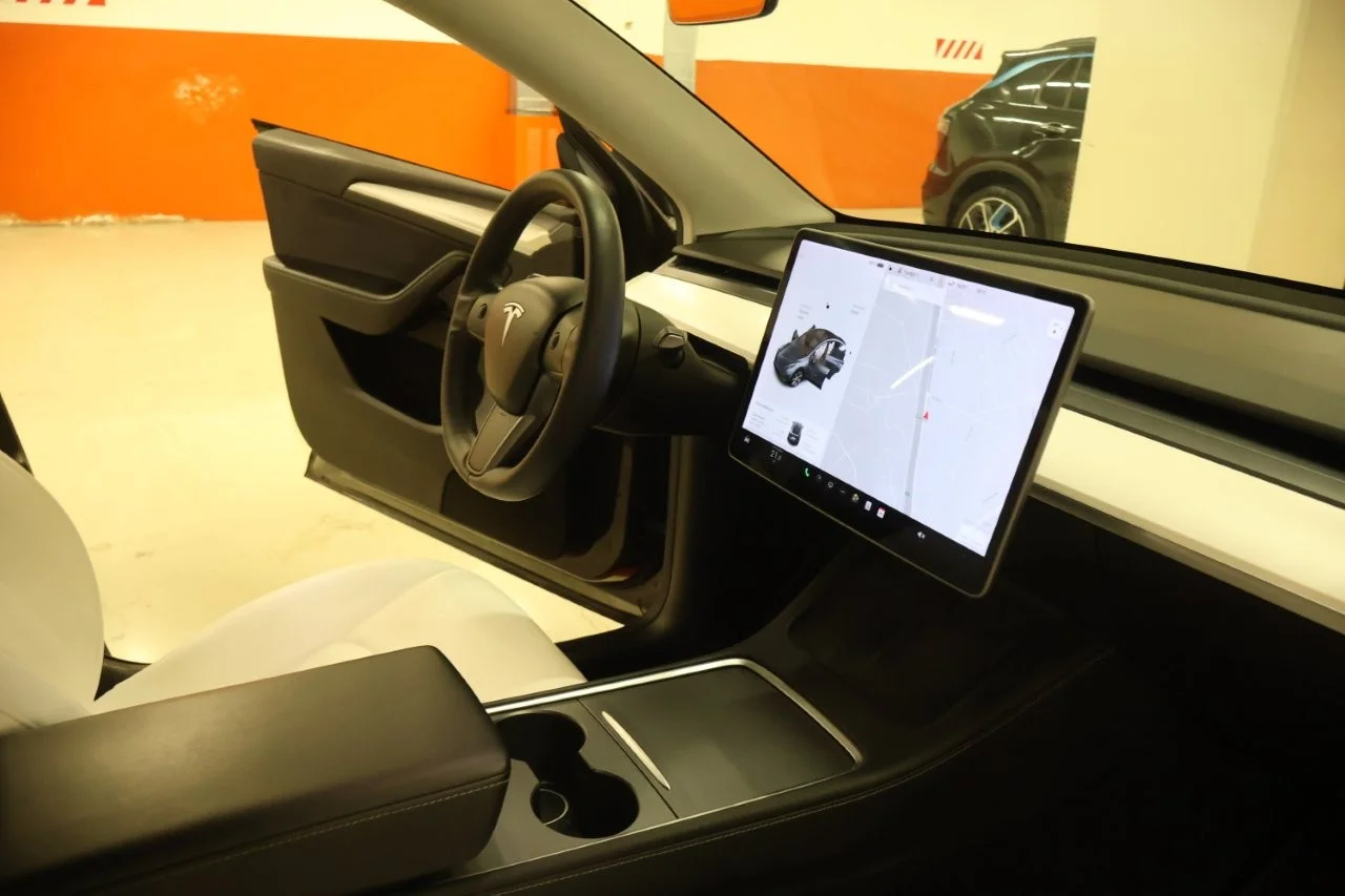 Tesla Model Y - View model 43