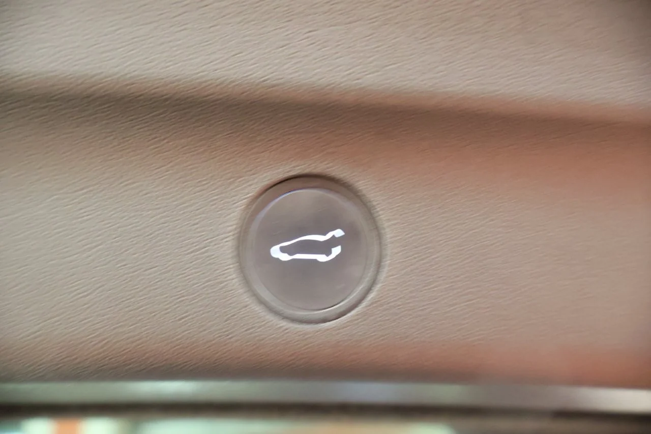 Tesla Model Y - View model 45
