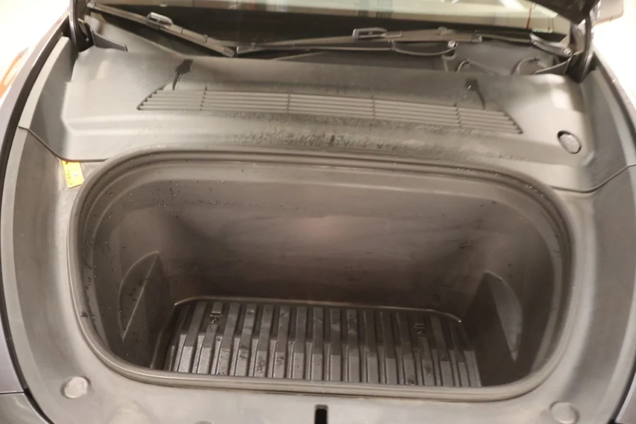 Tesla Model Y - View model 46