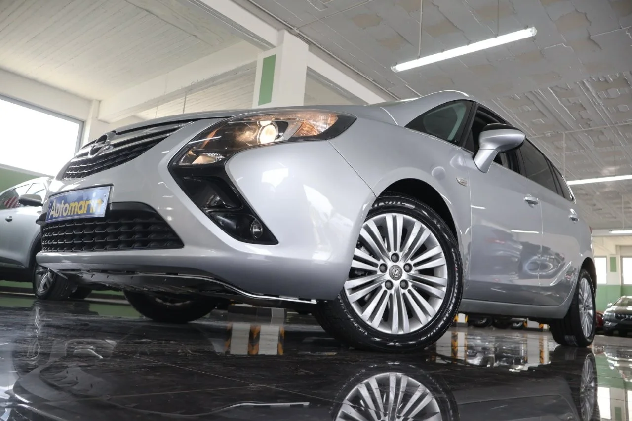 View 2 - Opel Zafira - 2015