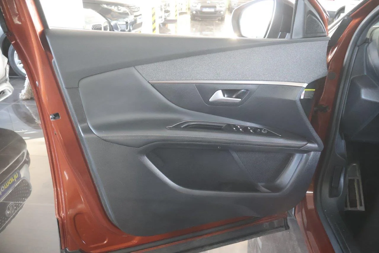 Peugeot 3008 - View model 34