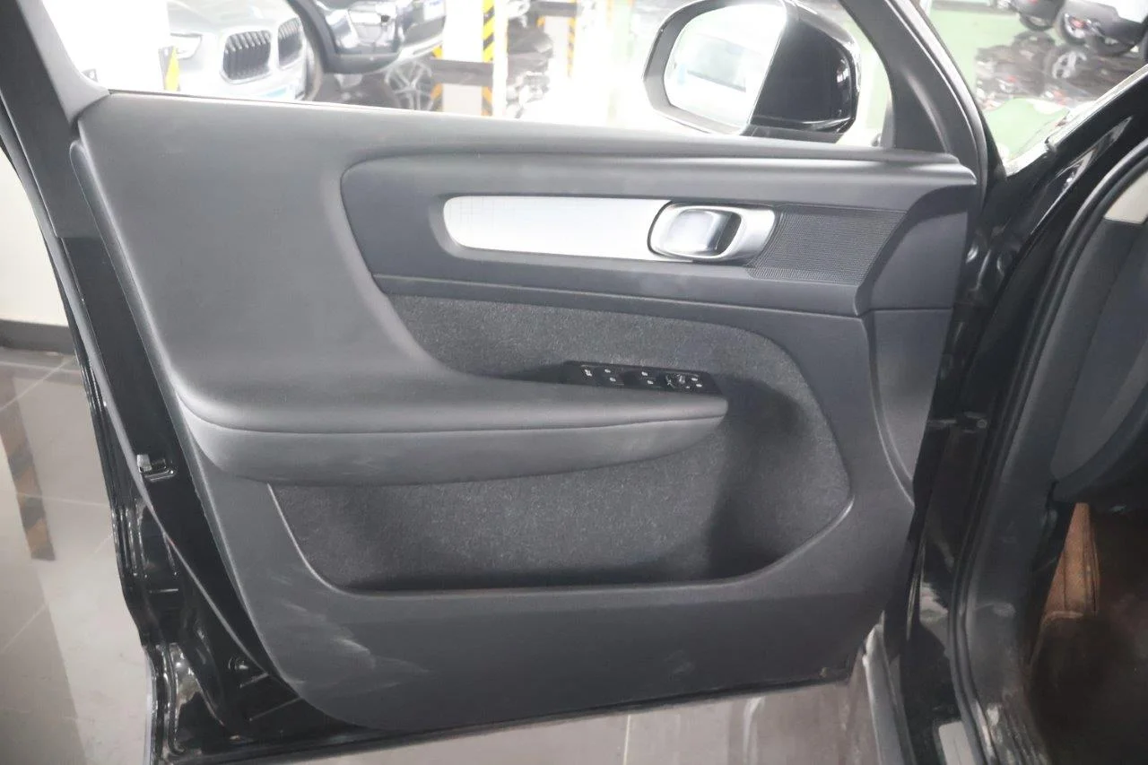 Volvo XC40 - View model 32