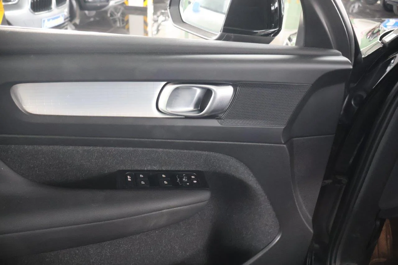 Volvo XC40 - View model 33