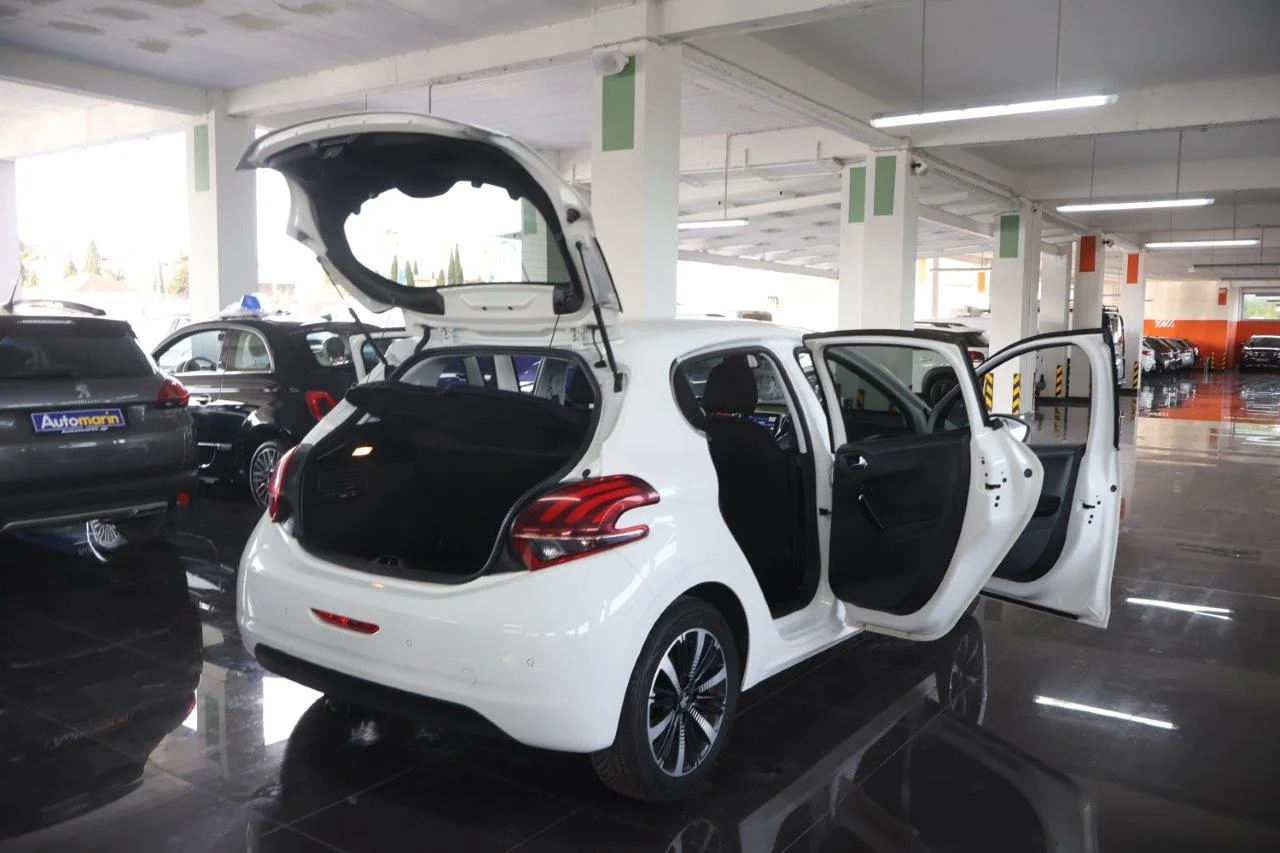 Peugeot 208 - View model 7