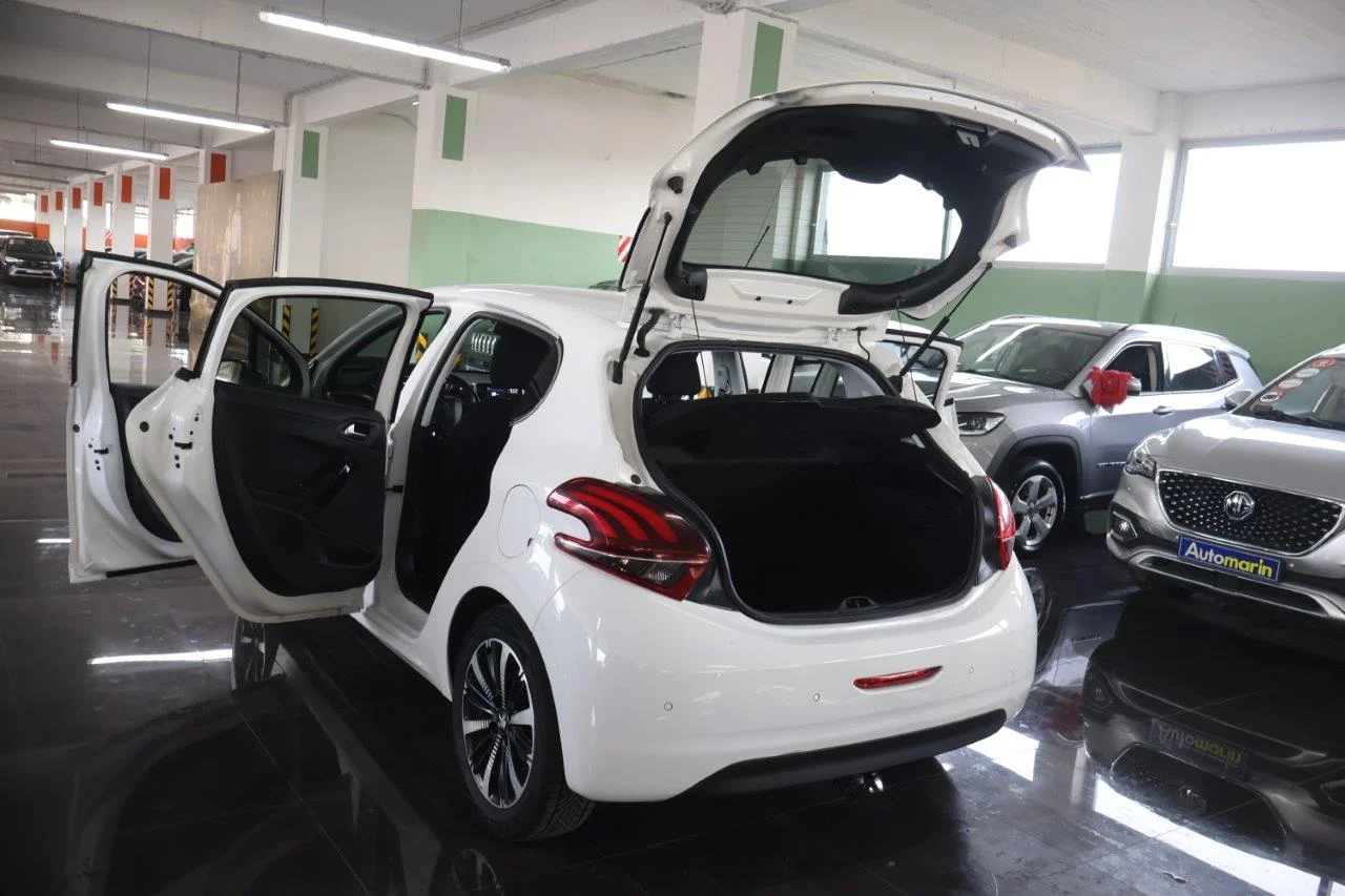 Peugeot 208 - View model 9