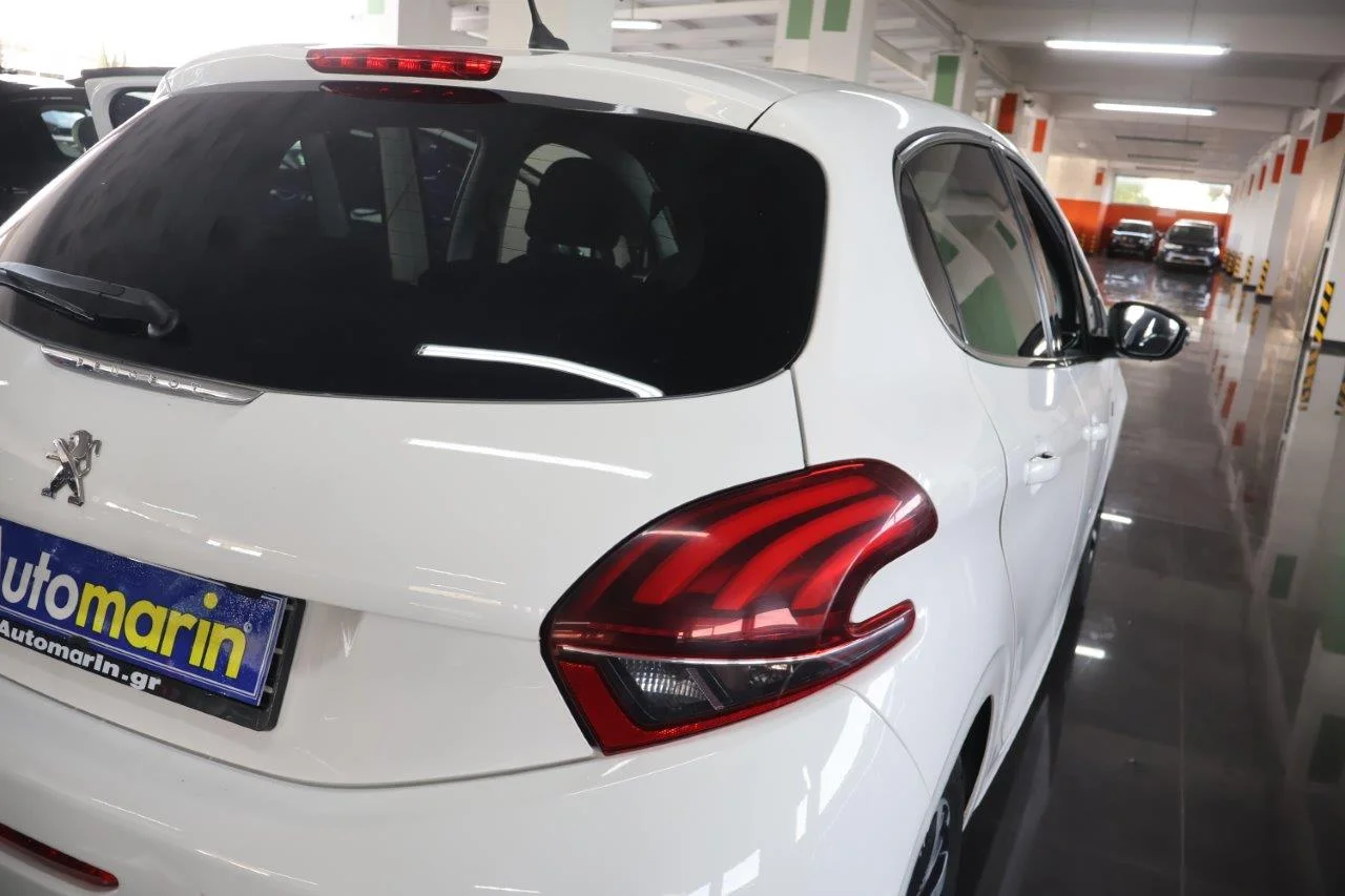Peugeot 208 - View model 10