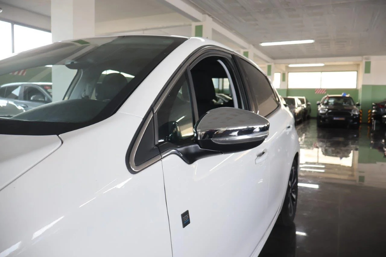 Peugeot 208 - View model 12