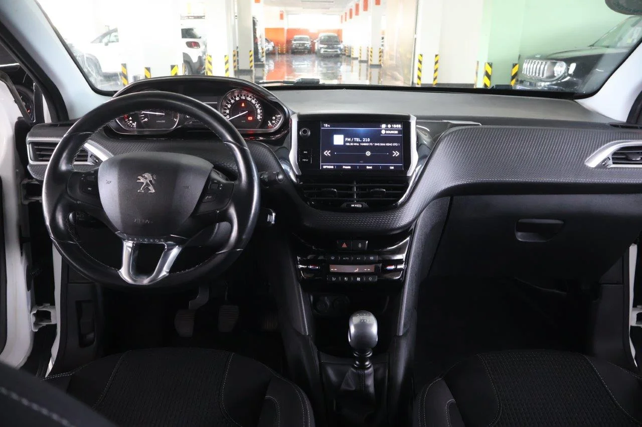 Peugeot 208 - View model 18