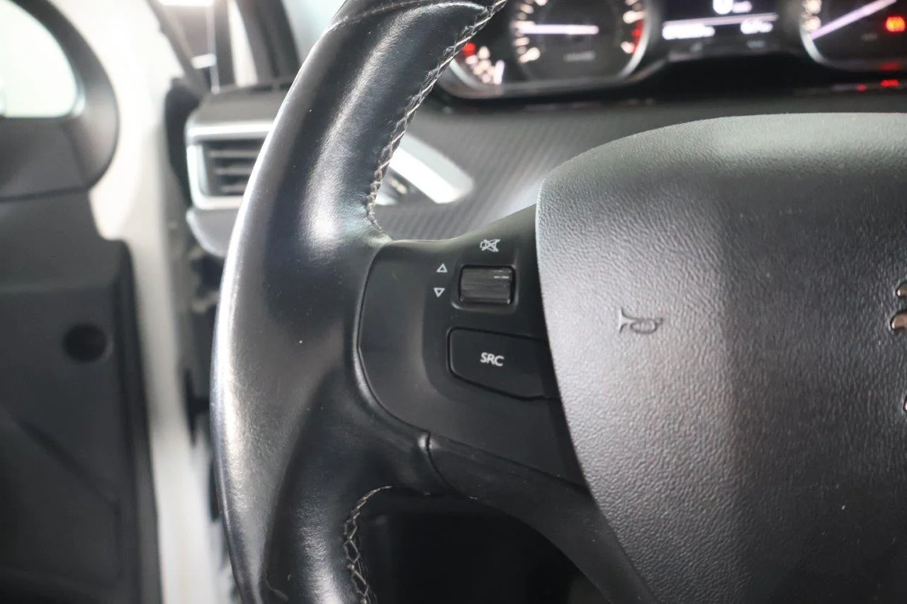 Peugeot 208 - View model 20