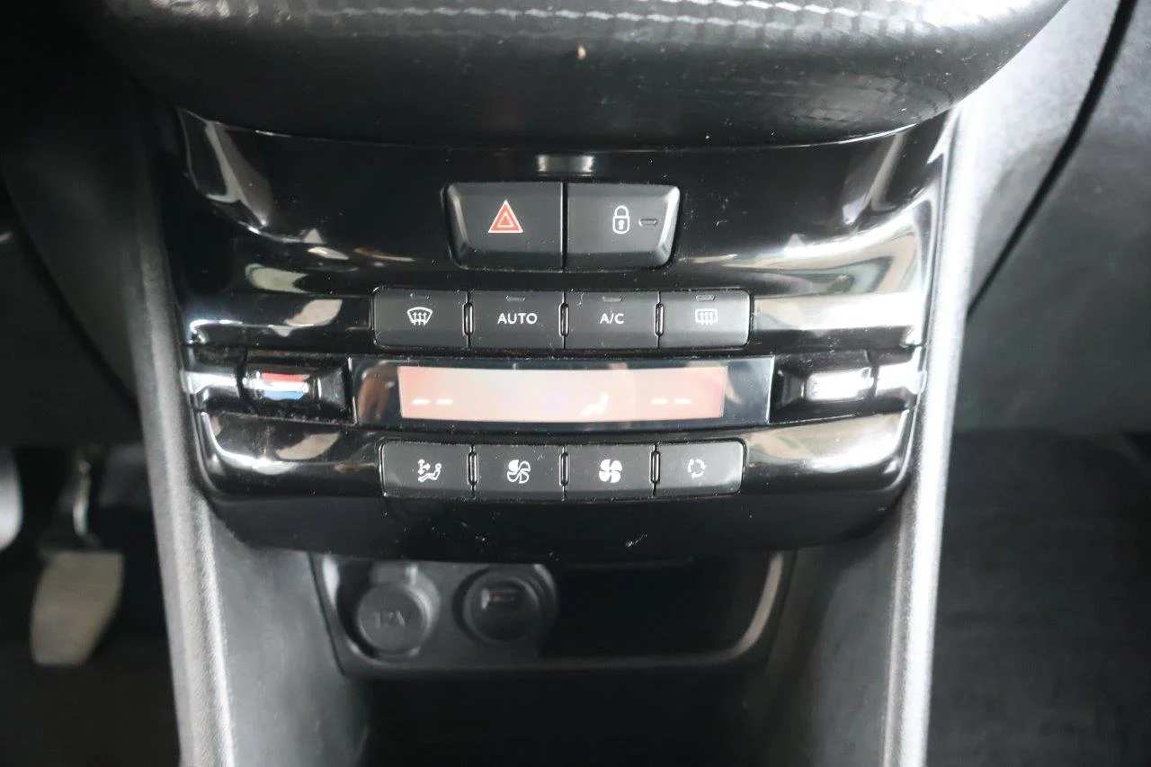 Peugeot 208 - View model 23