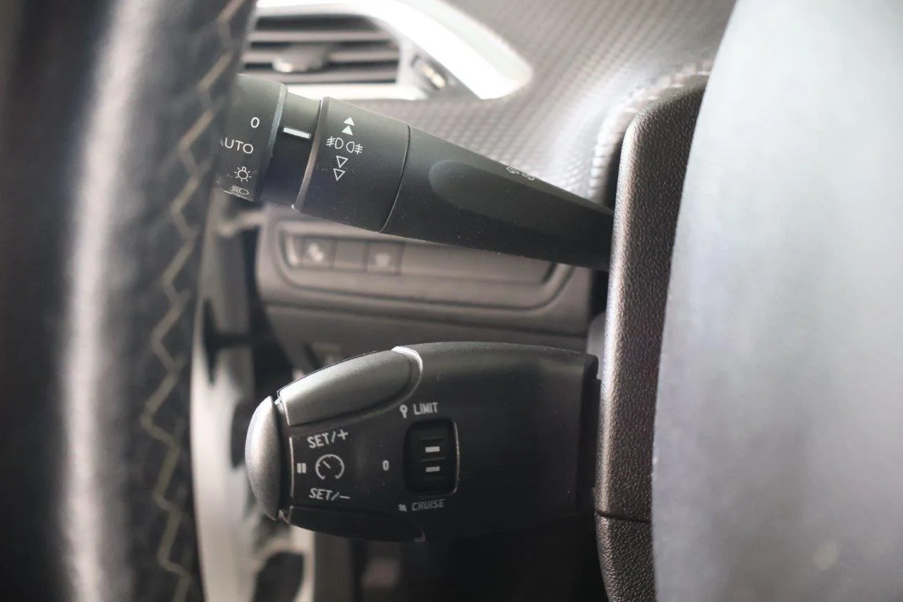 Peugeot 208 - View model 27