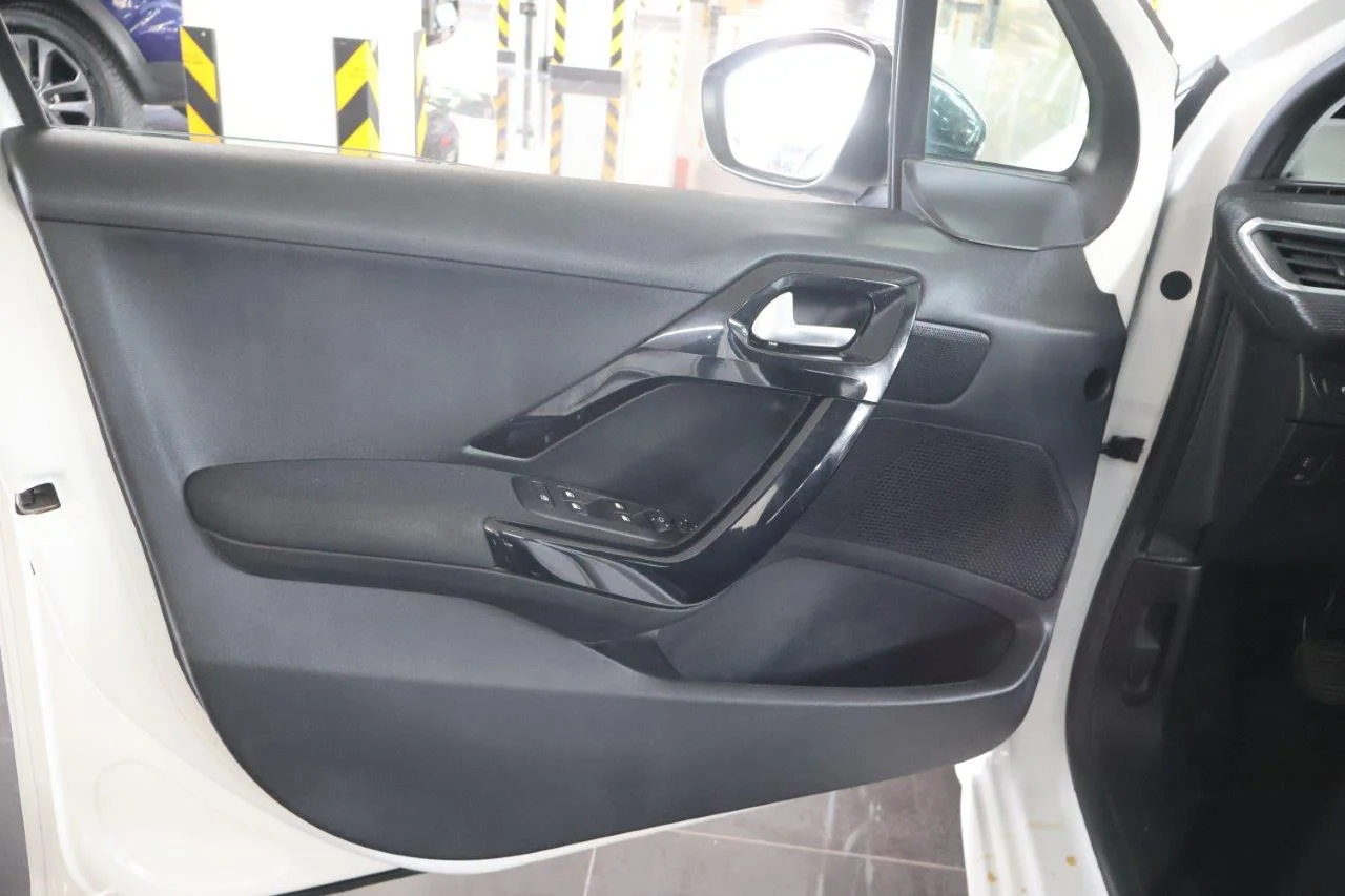 Peugeot 208 - View model 30