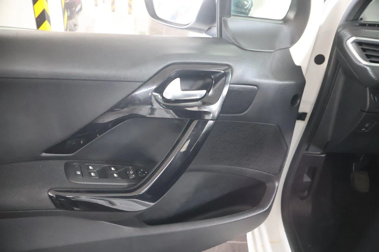 Peugeot 208 - View model 31