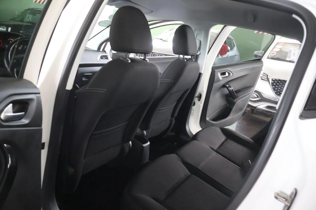 Peugeot 208 - View model 33