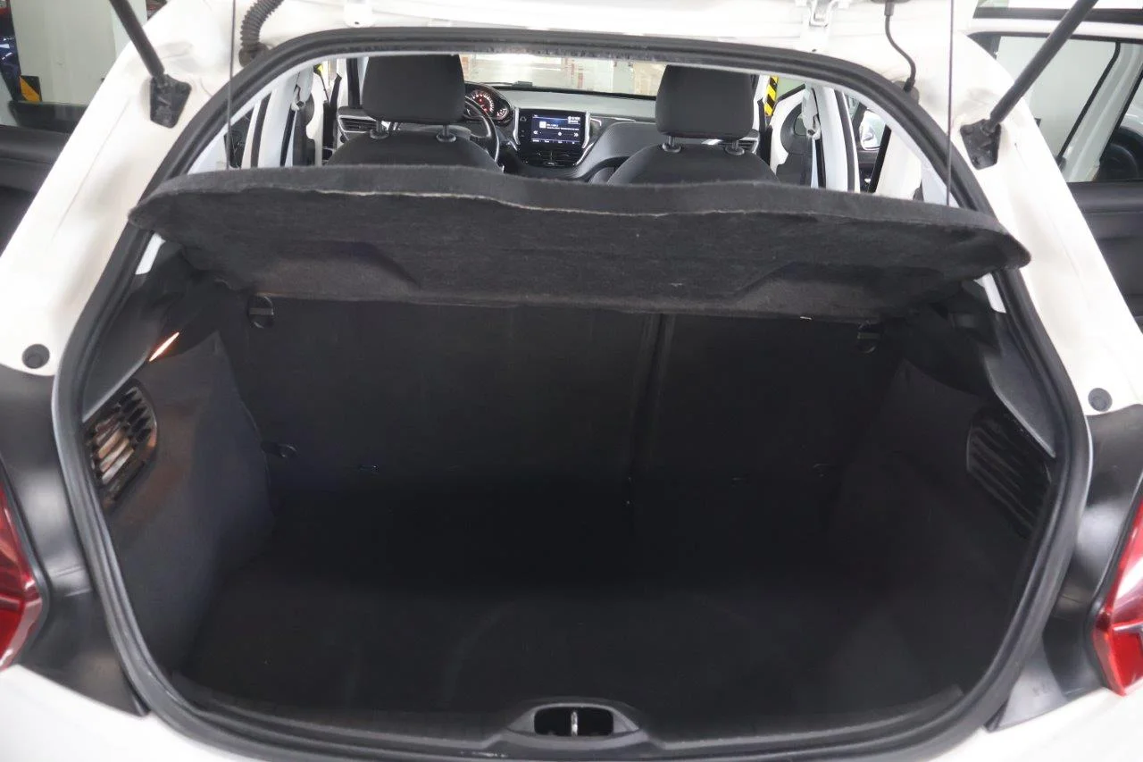 Peugeot 208 - View model 40