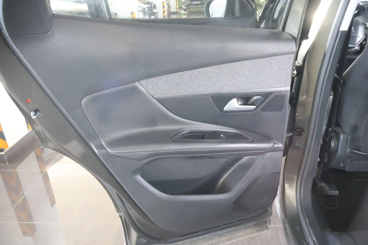 Peugeot 3008 - View model 35