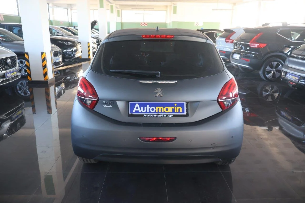 Peugeot 208 - View model 5