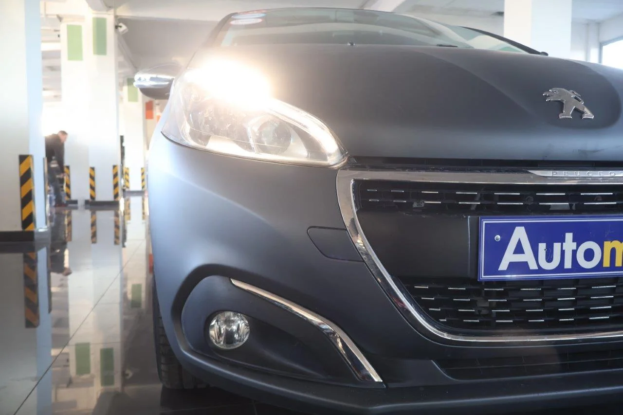 Peugeot 208 - View model 15