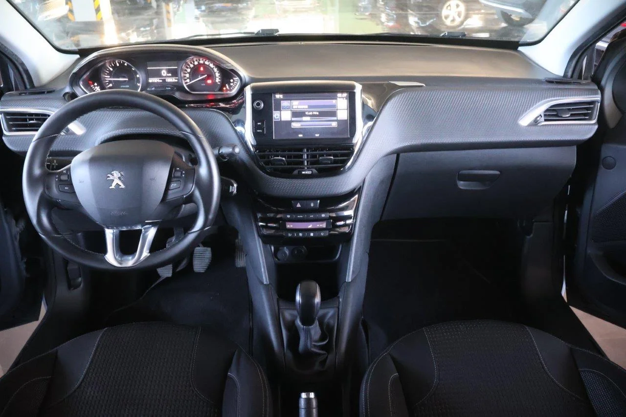 Peugeot 208 - View model 18