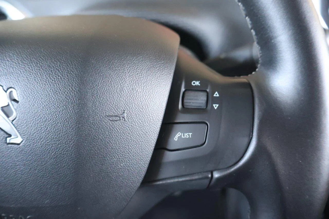 Peugeot 208 - View model 21