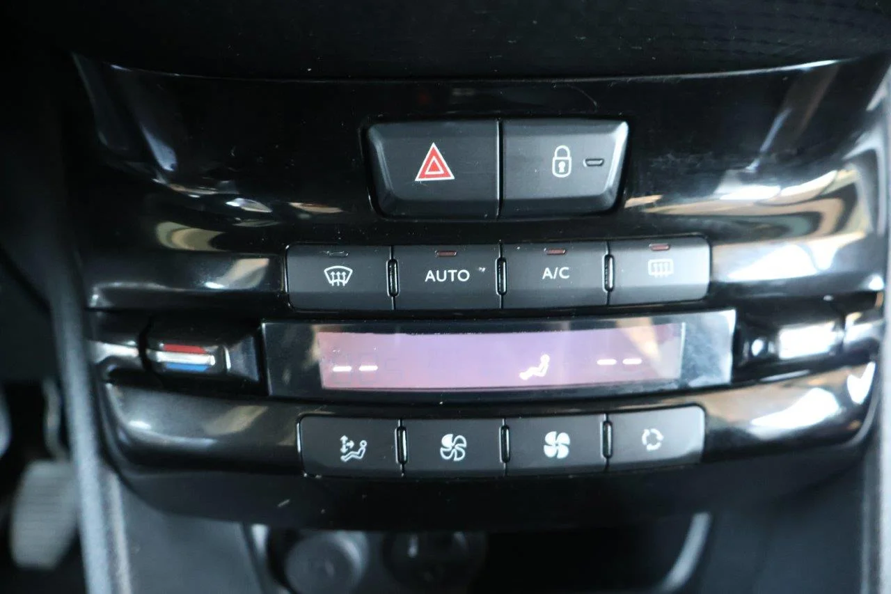 Peugeot 208 - View model 23