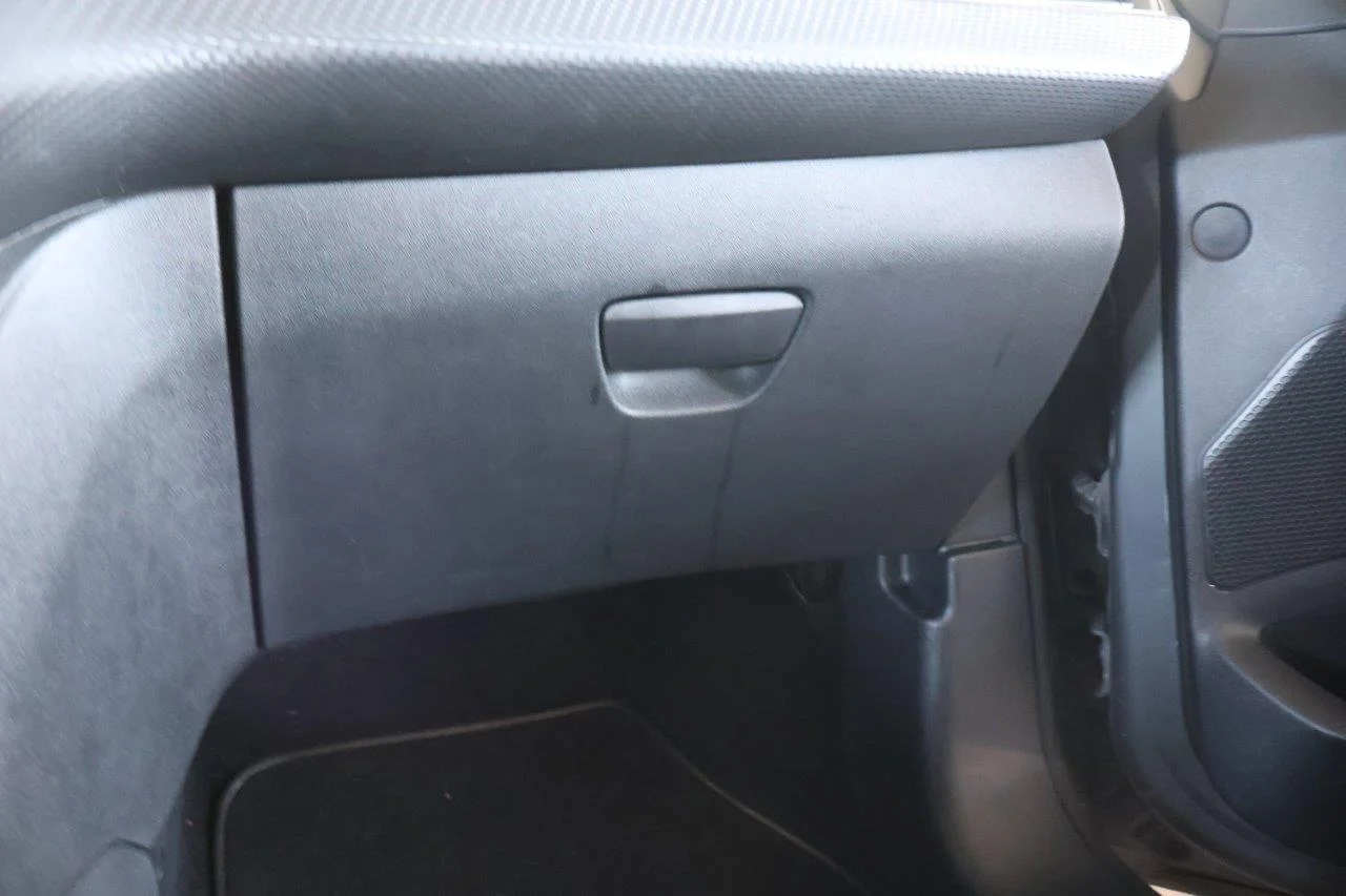 Peugeot 208 - View model 25