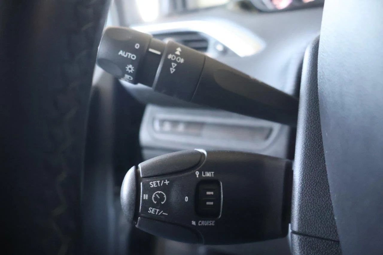 Peugeot 208 - View model 28