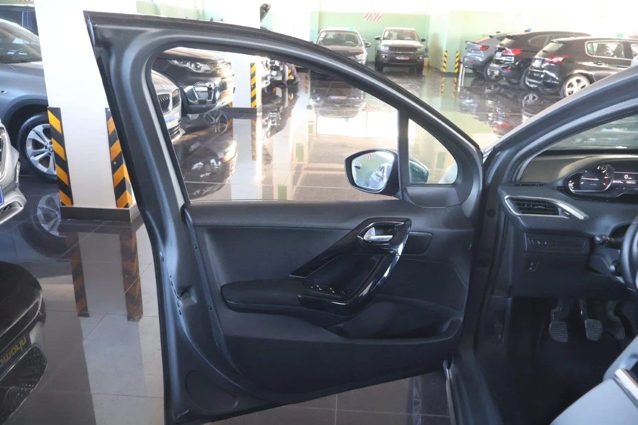 Peugeot 208 - View model 30