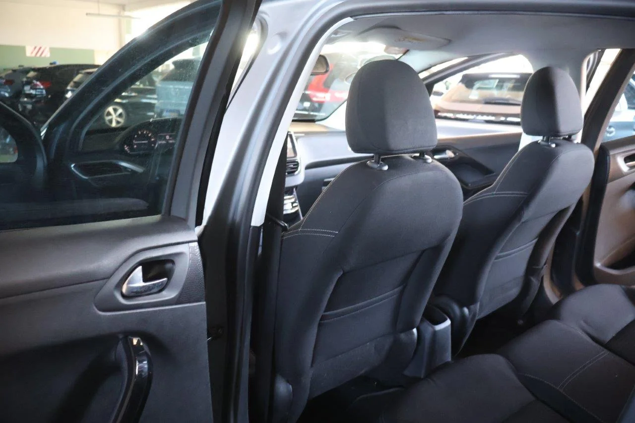 Peugeot 208 - View model 34