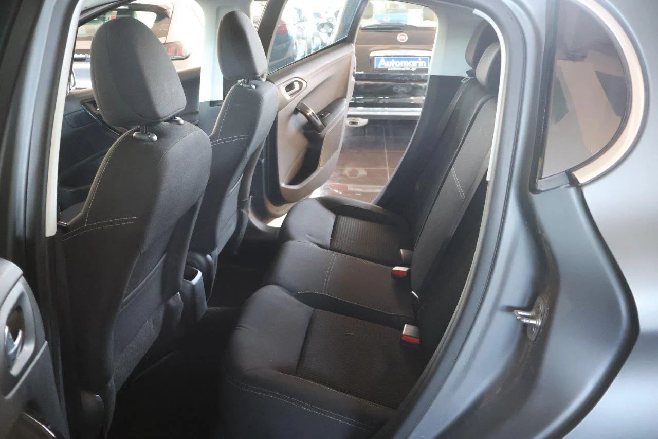 Peugeot 208 - View model 35