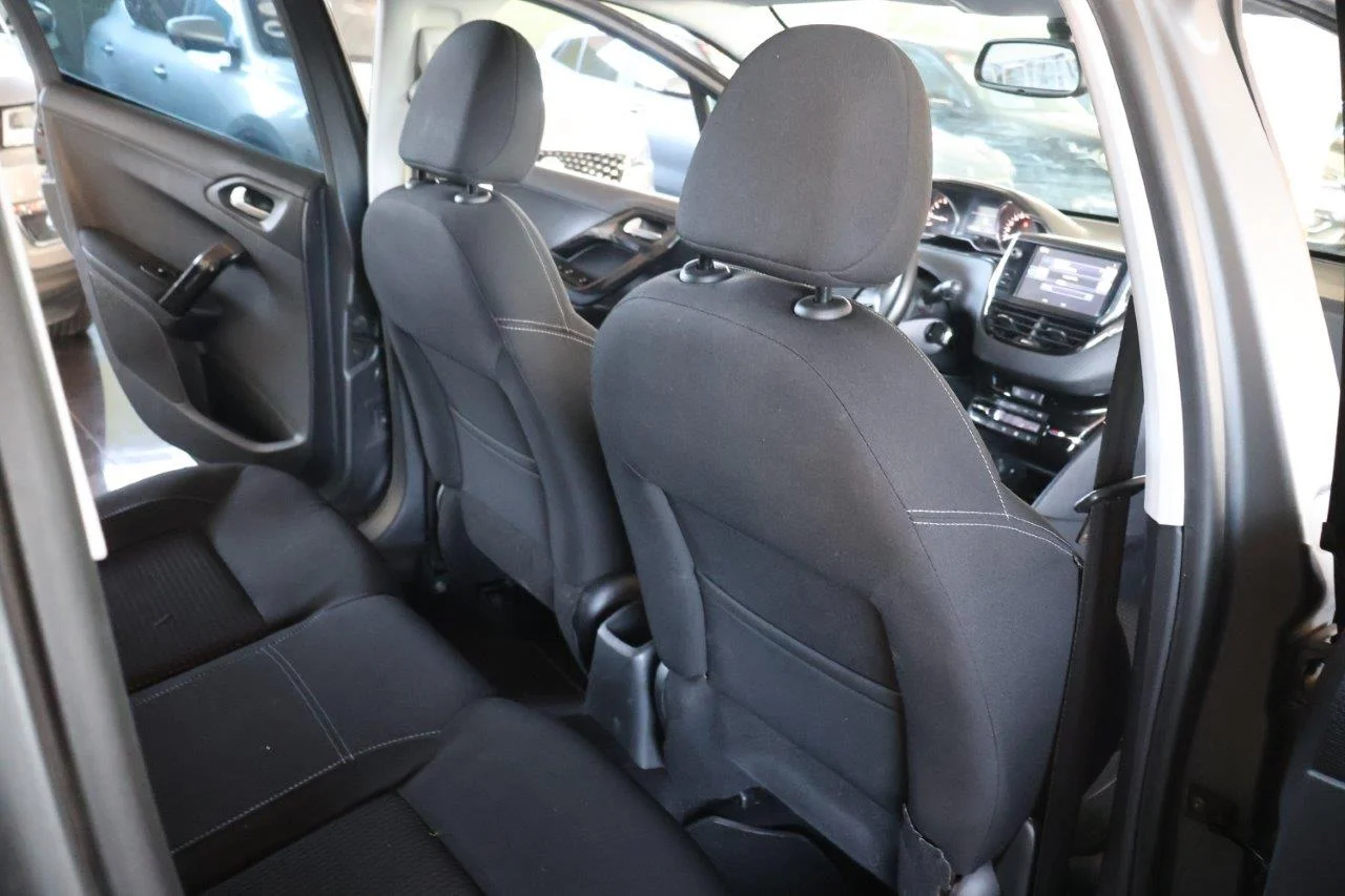 Peugeot 208 - View model 36