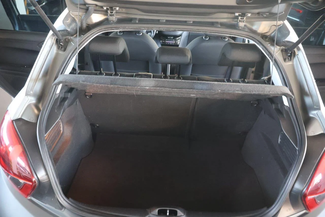 Peugeot 208 - View model 39