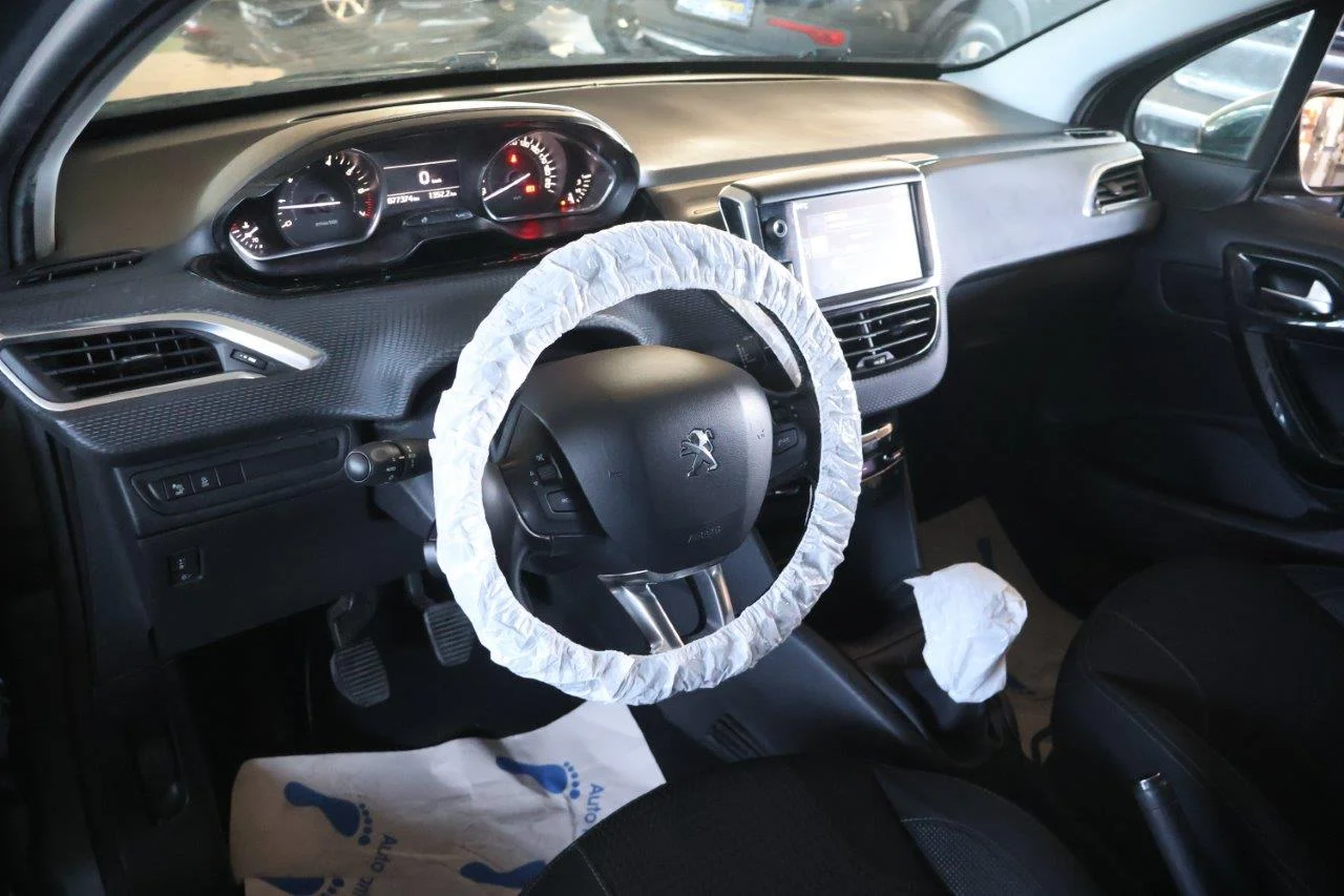 Peugeot 208 - View model 41