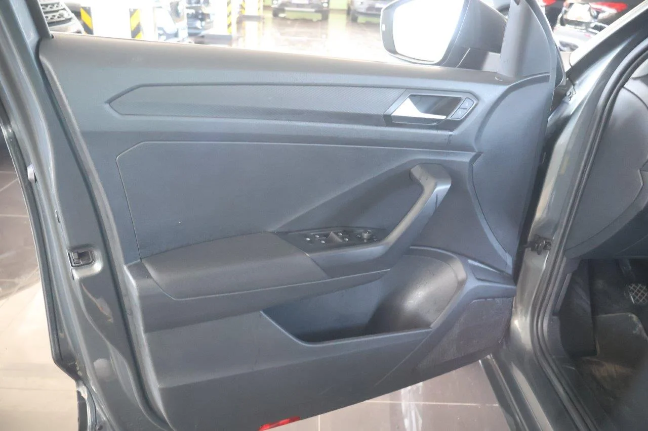 Volkswagen T-Roc - View model 30