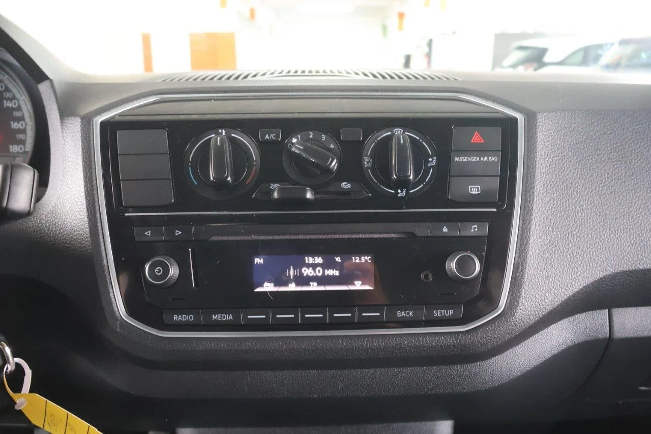 Volkswagen Up - View model 23