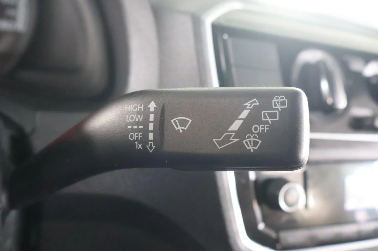 Volkswagen Up - View model 28
