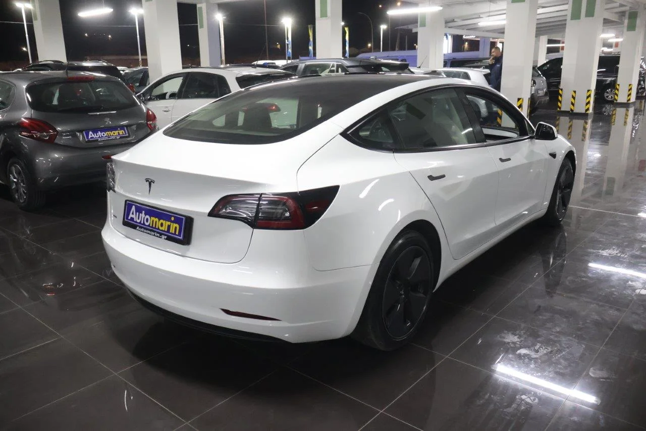 View 5 - Tesla Model 3 - 2021