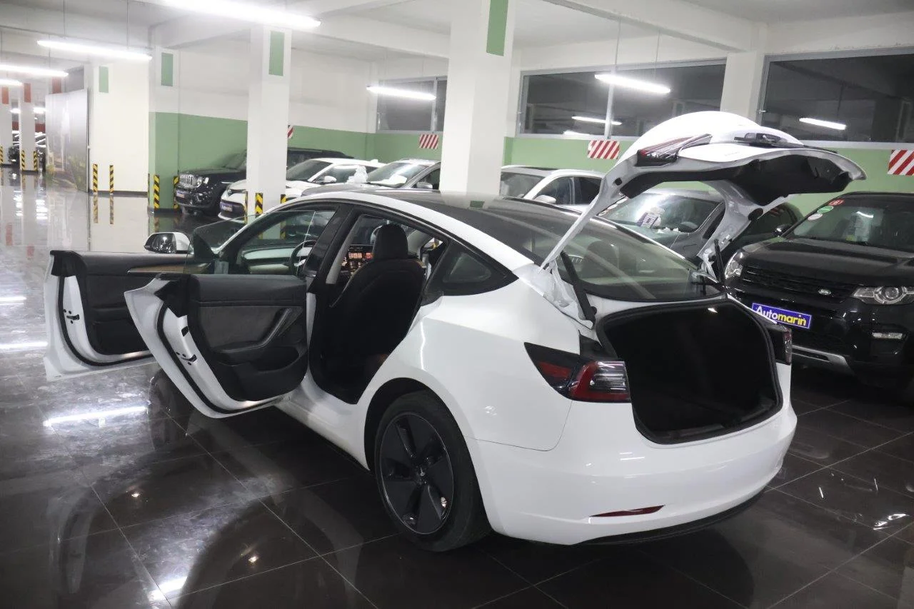 Tesla Model 3 - View model 8