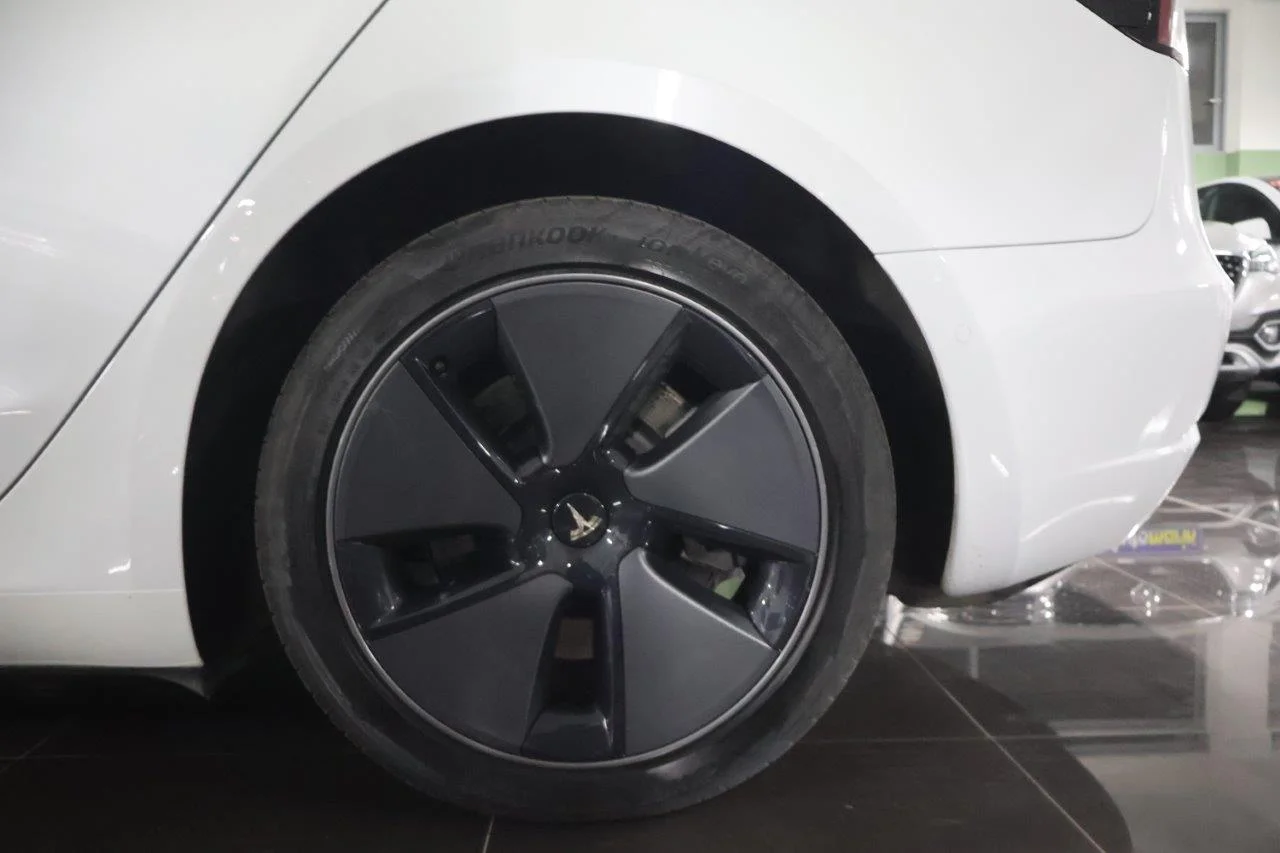 Tesla Model 3 - View model 13