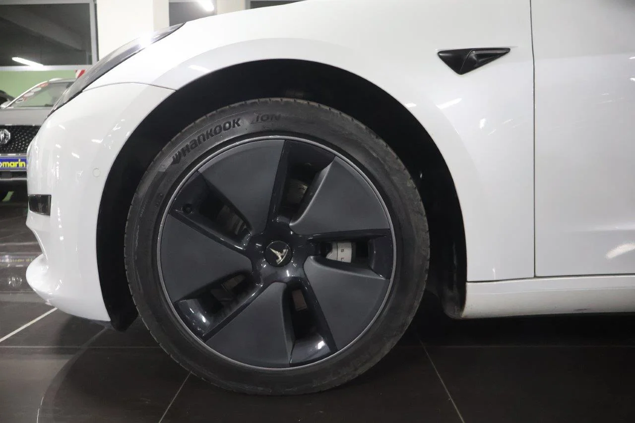 Tesla Model 3 - View model 14