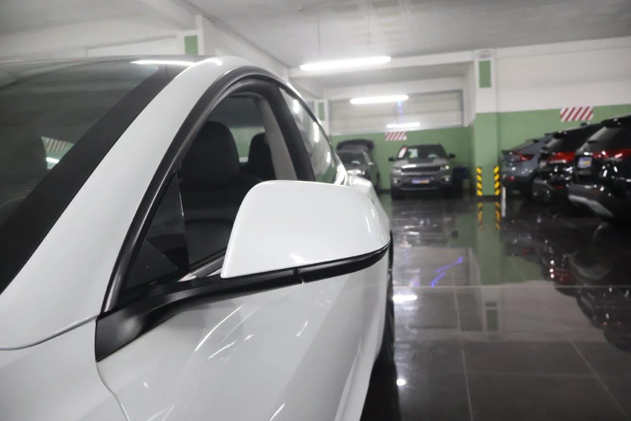 Tesla Model 3 - View model 17