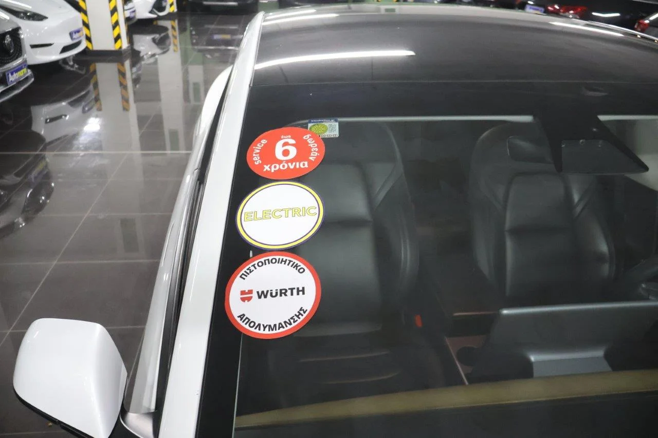 Tesla Model 3 - View model 20
