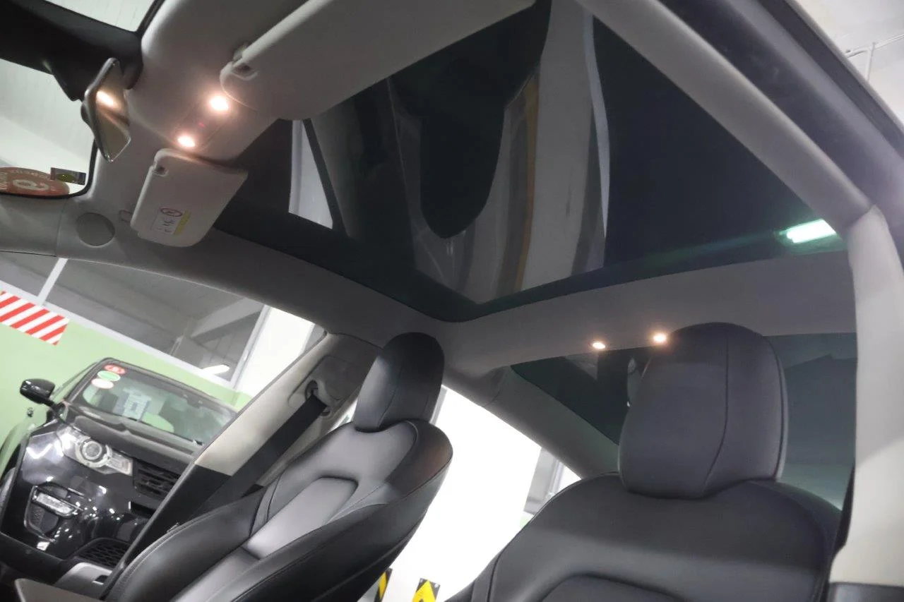 Tesla Model 3 - View model 27