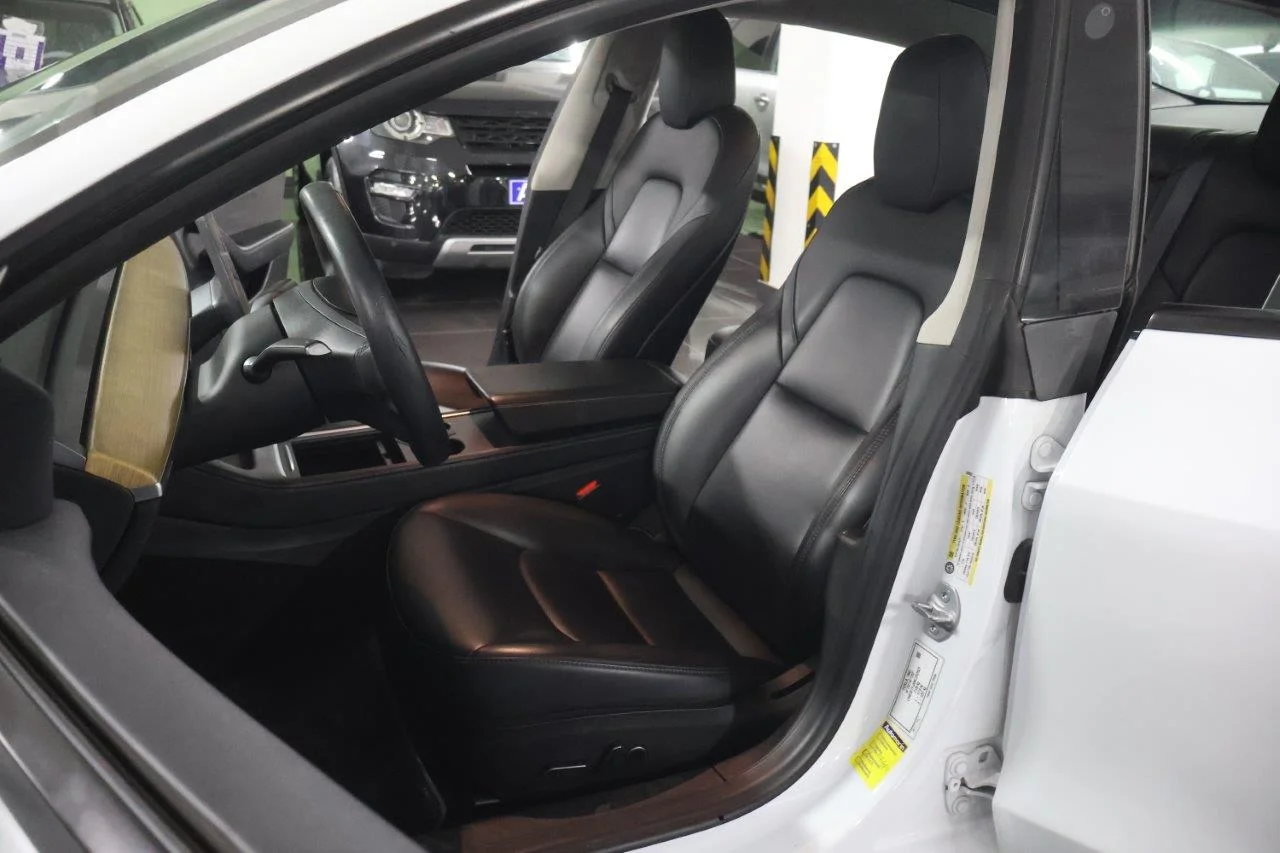 Tesla Model 3 - View model 28