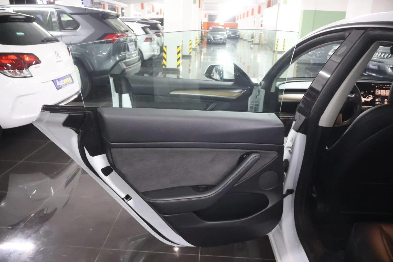 Tesla Model 3 - View model 31
