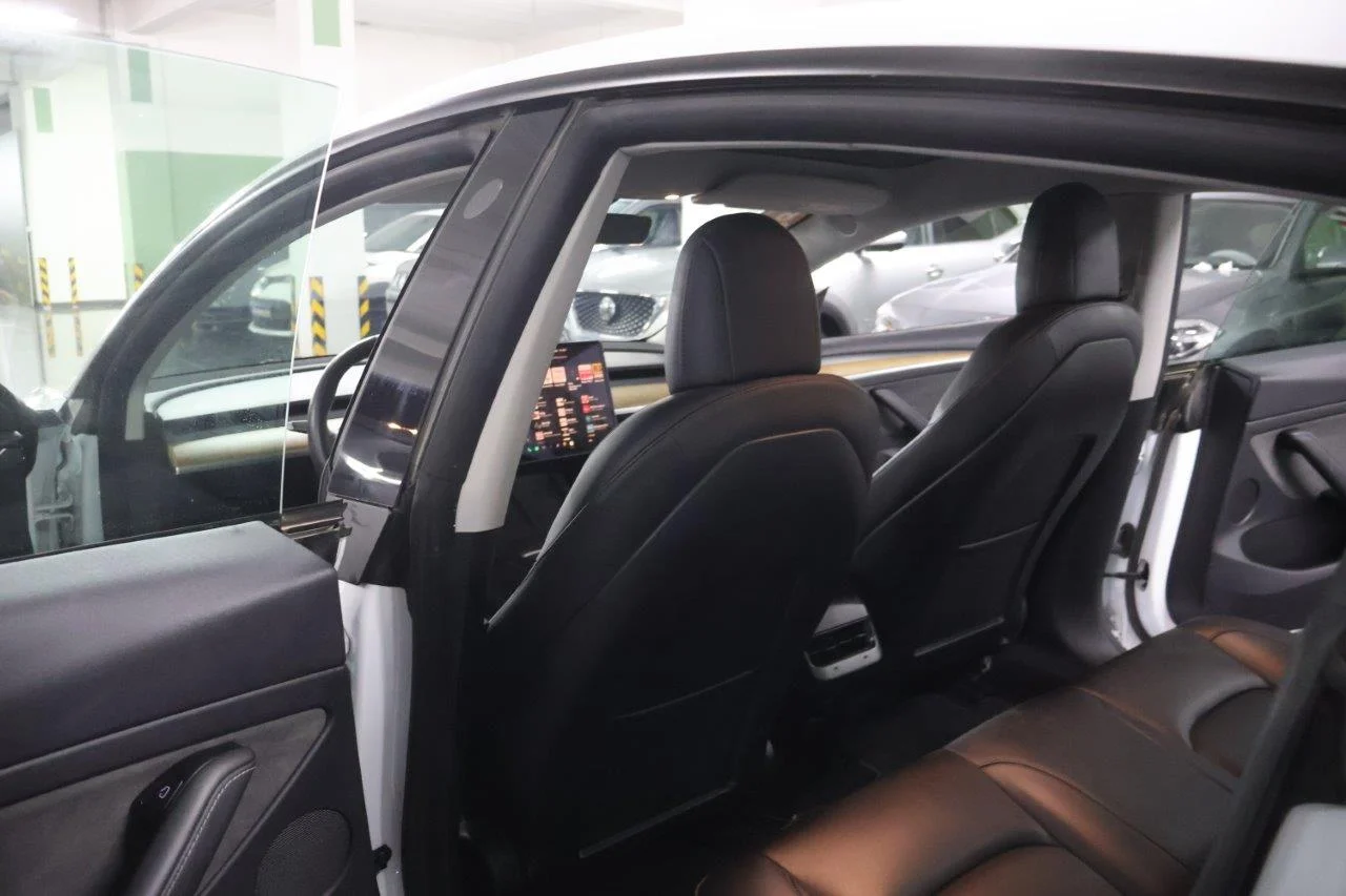 Tesla Model 3 - View model 32