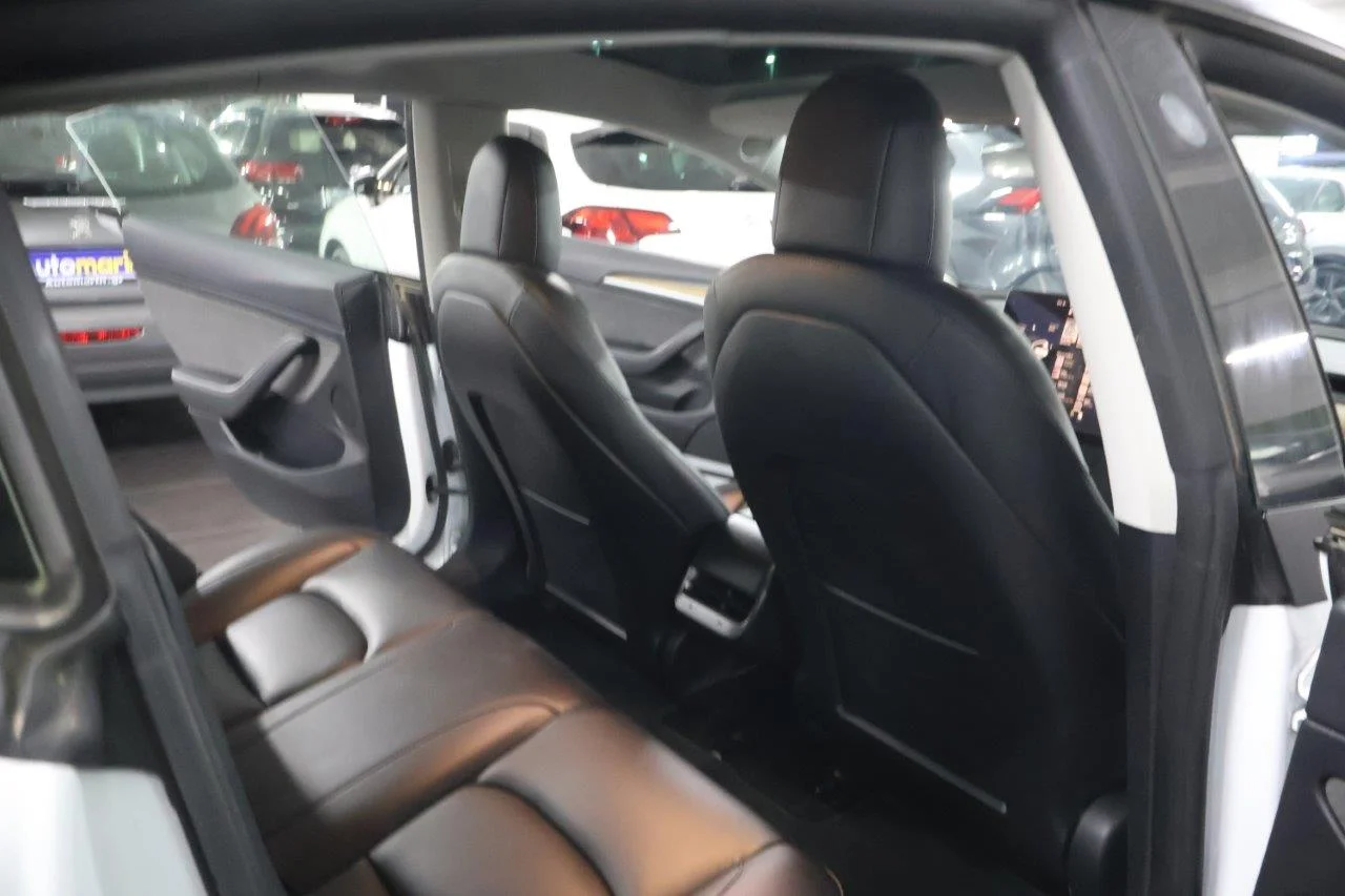 Tesla Model 3 - View model 35