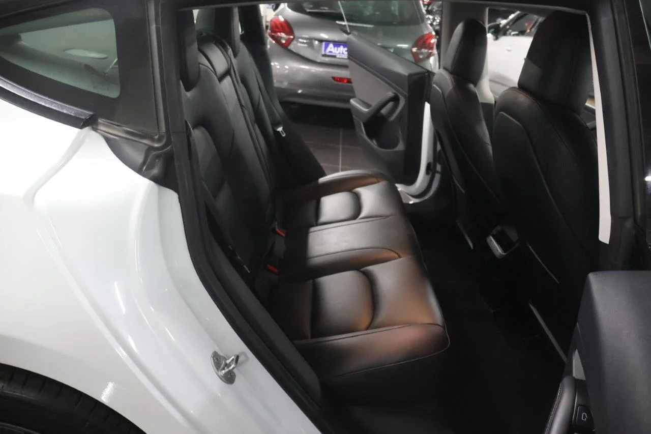 Tesla Model 3 - View model 36